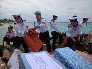 Membentuk jembatan televisi langsung untuk mengucapkan selamat Hari Raya Tet kepada tentara dan rakyat kabupaten pulau Truong Sa - ảnh 1