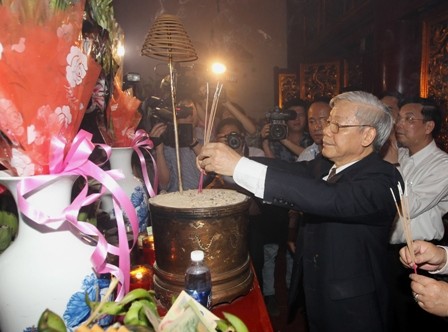 Sekjen Nguyen Phu Trong melakukan kunjungan kerja di provinsi Phu Tho - ảnh 1