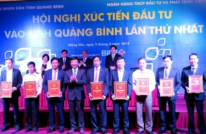 Provinsi Quang Binh berkomitmen berjalan seperjalanan dengan para investor - ảnh 1