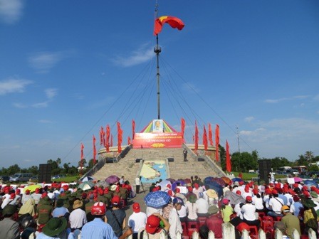 Vietnam dengan bergelora memperingati ulang tahun ke-39 Hari Pembebasan Vietnam Selatan dan Penyatuan Tanah Air (30 April 1975) - ảnh 1