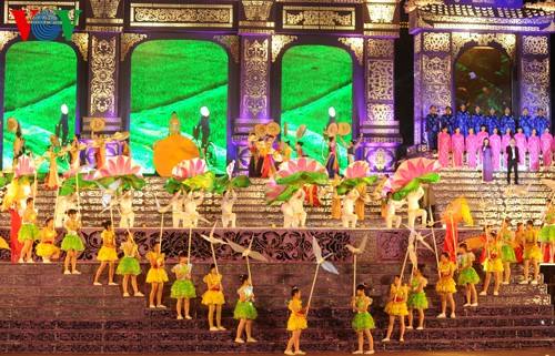 Kesan terhadap kesenian multi-etnis dalam Festival Hue 2014 - ảnh 2