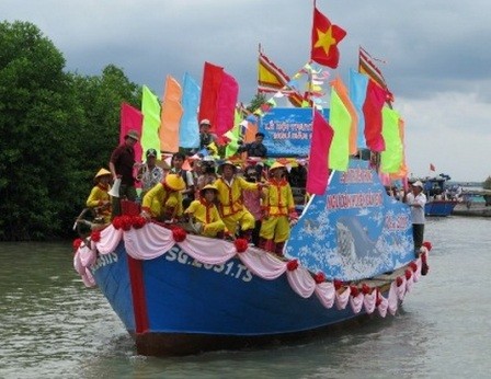 Ciri khas dari pesta Nghinh Ong di kabupaten Can Gio, kota Ho Chi Minh - ảnh 3