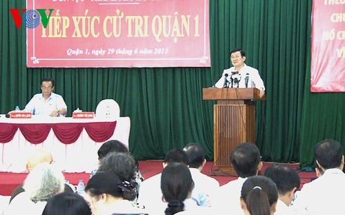 Presiden Truong Tan Sang melakukan kontak dengan pemilih kota Ho Chi Minh - ảnh 1