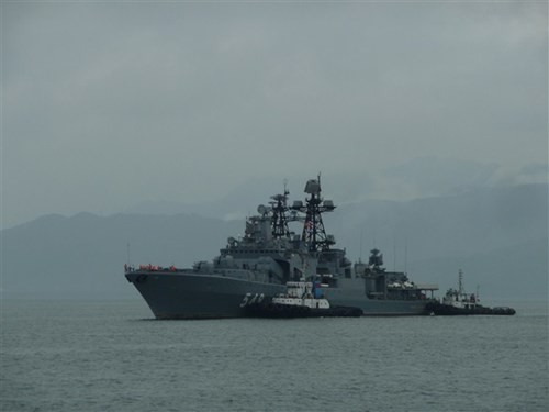 Kapal Angkatan Laut Rusia melakukan kunjungan persahabatan di kota Da Nang - ảnh 1