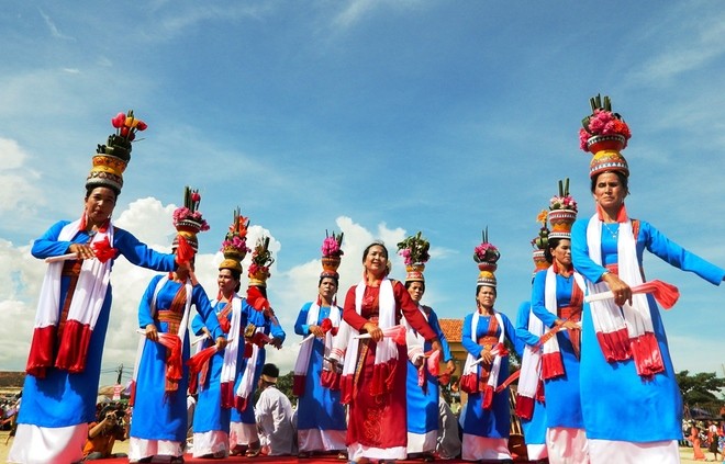 Warga etnis minoritas Cham provinsi Ninh Thuan turut bergembira pesta Kate - ảnh 1