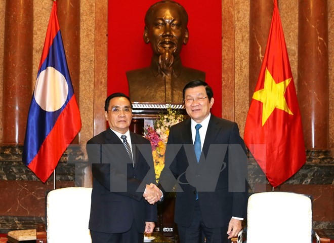 Pimpinan Negara dan Pemerintah Vietnam menerima PM Laos, Thongsing Thammavong - ảnh 1