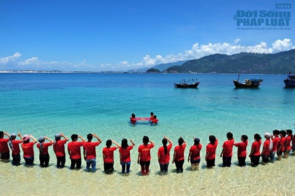 Menciptakan dan menyosialisasikan kecintaan terhadap laut dan pulau dari para seniman daerah dataran rendah sungai Mekong - ảnh 1