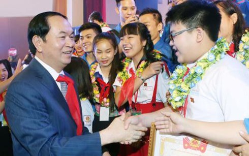 Presiden Tran Dai Quang menghadiri peringatan ulang tahun ke-75 berdirinya Barisan  Anak-Anak Pioner Ho Chi Minh - ảnh 1