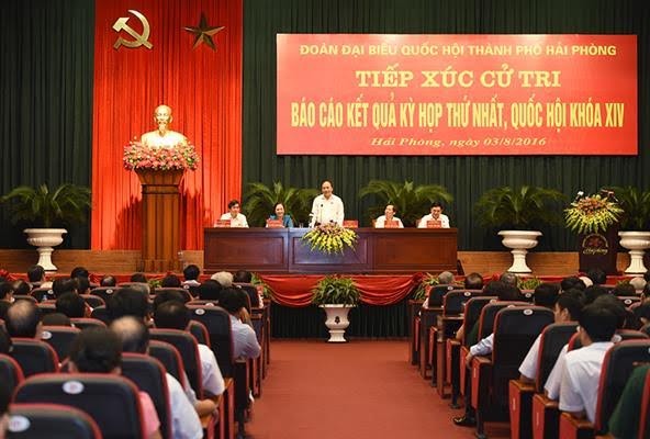 PM Nguyen Xuan Phuc melakukan kontak dengan pemilih di kota Hai Phong - ảnh 1