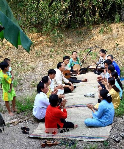 Memperhebat sosialisasi tentang Festival  Nasional ke-2 tentang kesenian rakyat Don Ca Tai Tu - ảnh 1