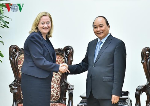 PM Nguyen Xuan Phuc menerima Duta Besar Republik Irlandia dan Timor Leste untuk Vietnam - ảnh 1