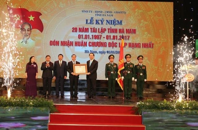 Presiden Tran Dai Quang  menghadiri peringatan ulang tahun ke-20 pembentukan kembali provinsi Ha Nam - ảnh 1