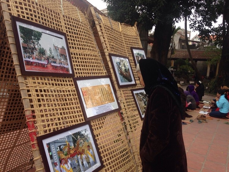 Pameran foto “Desa Cu Da dulu dan sekarang”-Memuliakan desa kuno-desa kerajinan tradisional - ảnh 1