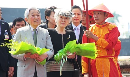 Kaisar Jepang, Akihito dan Permasuri  mengunjungi Istana Dalam Hue - ảnh 1