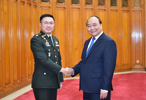 PM Nguyen xuan Phuc menerima Panglima Pertahanan Tentara Kerajaan Thailand, Surapong Suwana Adth - ảnh 1