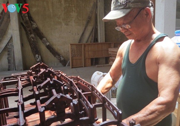 Bapak Huynh Ri, orang yang memugar balai desa dan pagoda kuno di provinsi Quang Nam - ảnh 1