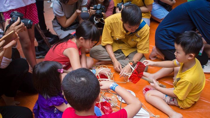 Mengalami sendiri permainan tradisional dengan program “Pesta Pertengahan Musim Gugur dewasa ini-Masih ada ciri-ciri dulu