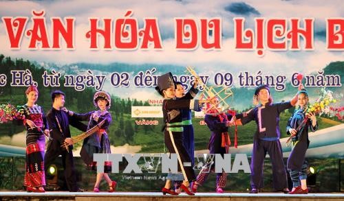 Pekan Budaya Wisata Bac Ha, Provinsi Lao Cai berlangsung secara bergelora - ảnh 1