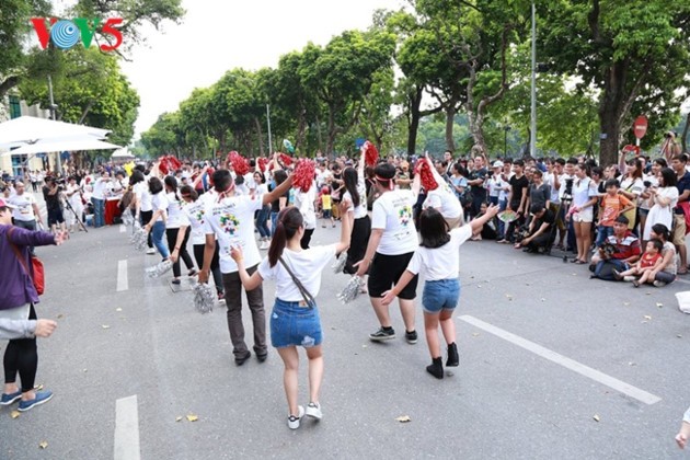 Suasana Asian Games 2018-Jakarta-Palembang Indonesia melanda luas di Ibu kota Ha Noi-Viet Nam - ảnh 2