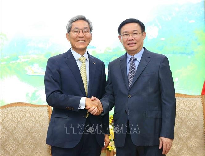 Deputi PM Vuong Dinh Hue menerima pimpinan grup Keuangan Kookmin dari Republik Korea - ảnh 1