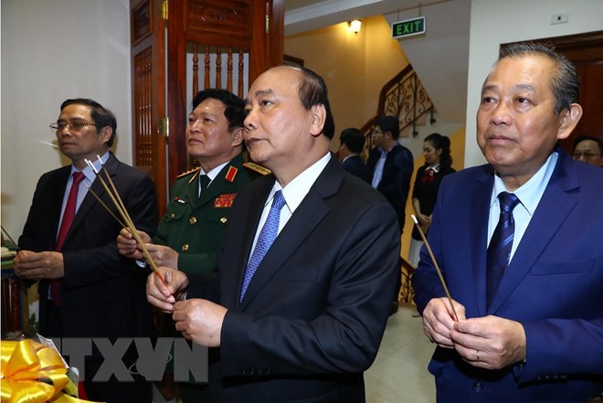 PM Nguyen Xuan Phuc membakar hido mengenangkan Presiden Ho Chi Minh - ảnh 1