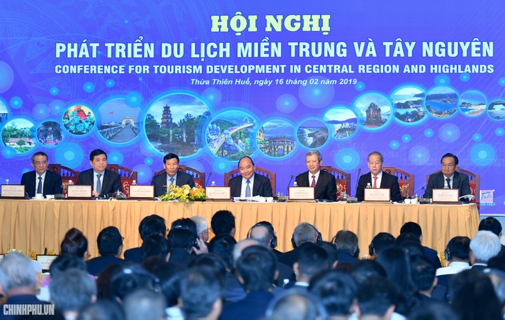 Konferensi  tentang pengembangan pariwisata Viet Nam Tengah dan Daerah Tay Nguyen - ảnh 1