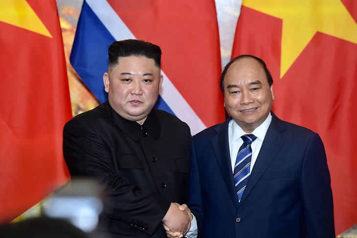 PM Nguyen Xuan Phuc melakukan pertemuan dengan Ketua RDRK, Kim Jong-un - ảnh 1