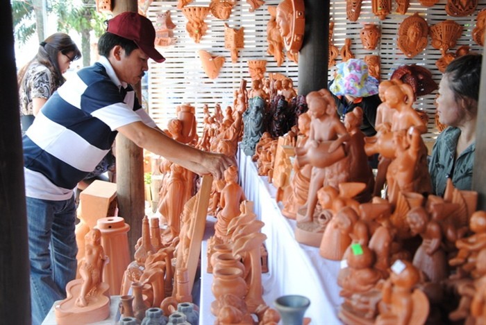 Festival Kerajinan Tradisional Hue 2019: Berkumpulnya “inti sari kerajinan Viet Nam” - ảnh 1