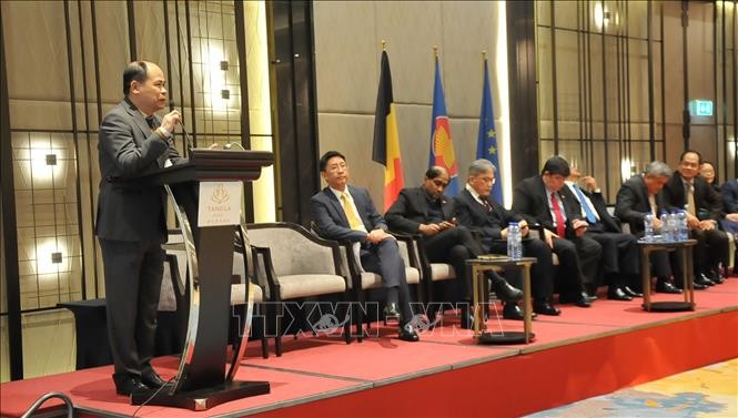 Viet Nam memperkenalkan peluang-peluang investasi di Belgia - ảnh 1