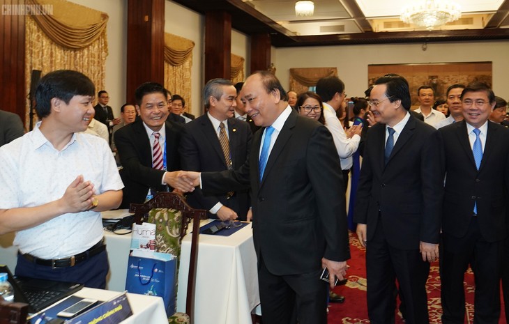 PM Nguyen Xuan Phuc menghadiri Forum tentang Sumber Daya Manusia Pariwisata Viet Nam 2019 - ảnh 1