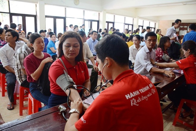 Lebih dari 1.500 orang ikut menyumbangkan darah sukarela  dalam Program Perjalanan Merah ke-7 di Kota Da Nang - ảnh 1