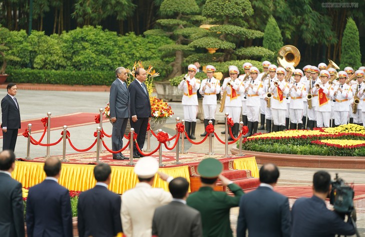 Memperkokoh hubungan persahabatan Viet Nam-Malaysia - ảnh 1