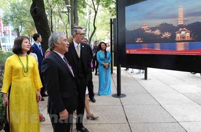 Pameran foto tentang negeri dan manusia Viet Nam di Meksiko - ảnh 1