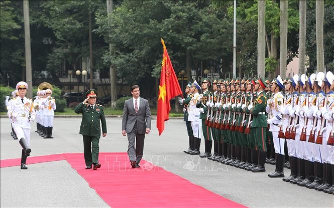 Menhan AS melakukan kunjungan resmi di Viet Nam - ảnh 1