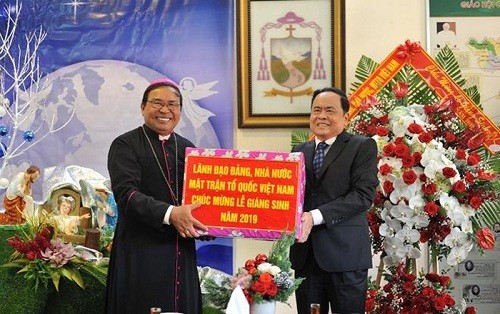 Ketua Pengurus Besar Front Tanah Air Viet Nam, Tran Thanh Man menyambut Hari Natal di Provinsi Dak Lak - ảnh 1