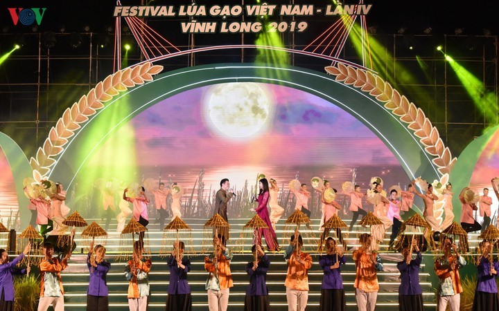 Pembukaan Festival Perberasan Viet Nam ke-4-Provinsi Vinh Long 2019 - ảnh 1