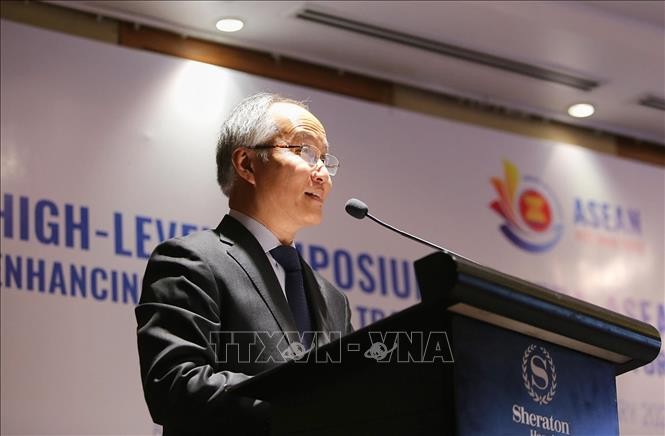 Tahun Keketuan ASEAN 2020: Turut mendorong kerjasama ekonomi intra-kawasan - ảnh 1