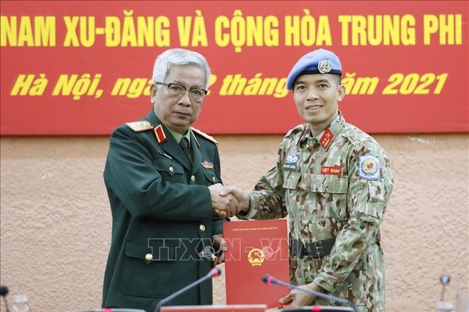 Mewarnai bendera Viet Nam di peta penjagaan perdamaian dunia - ảnh 2