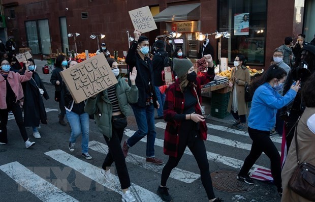 Pawai dengan Skala Besar di New York untuk Mengimbau Perlindungan Warga AS Keturunan Asia - ảnh 1