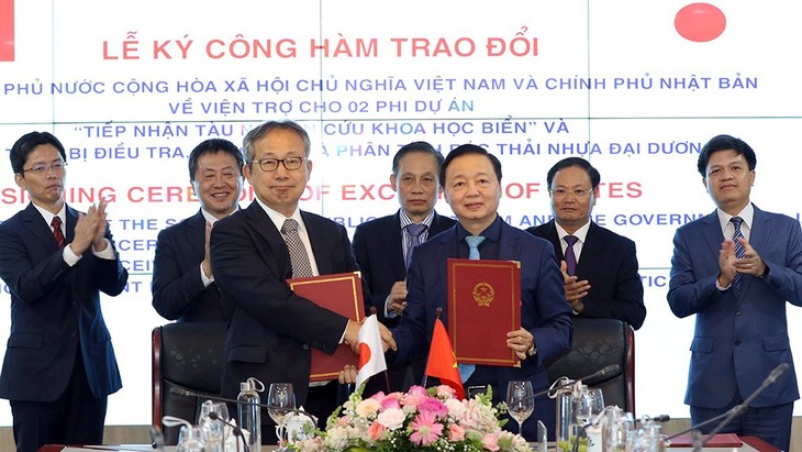 Viet Nam dan Jepang Tandatangani Nota tentang Bantuan bagi 2 Proyek - ảnh 1