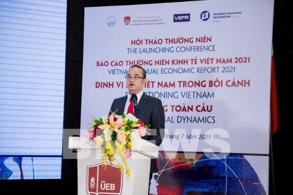 Umumkan Laporan Tahunan Ekonomi Viet Nam 2021 - ảnh 1