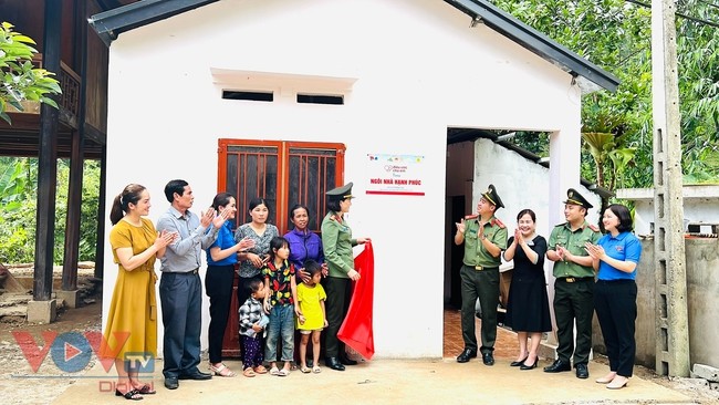 Tulis Lanjut Impian Bersekolah Bagi Anak-Anak di Daerah Pegunungan - ảnh 2