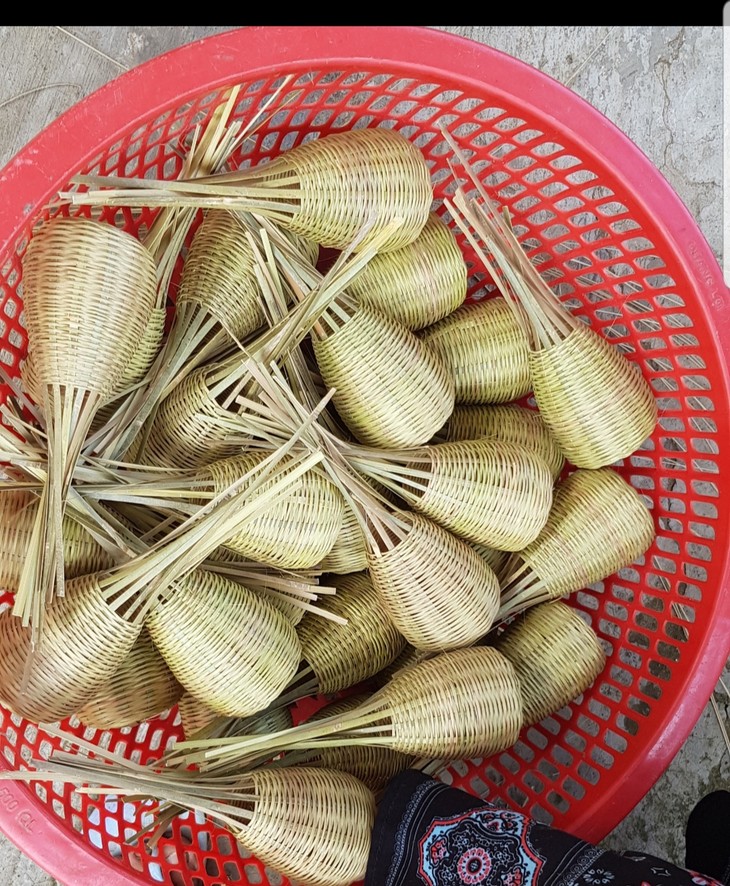 Kelompok Pengrajin Anyaman  Rotan dan Bambu Diep Thi Trang dari Kecamatan Dai An, Provinsi Tra Vinh  - ảnh 1