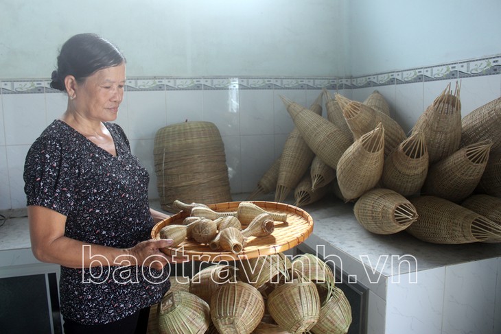 Kelompok Pengrajin Anyaman  Rotan dan Bambu Diep Thi Trang dari Kecamatan Dai An, Provinsi Tra Vinh  - ảnh 2