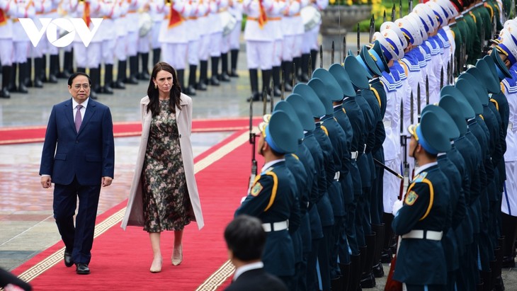 PM Pham Minh Chinh Pimpin Upacara Penyambutan PM Selandia Baru, Jacinda Ardern - ảnh 1