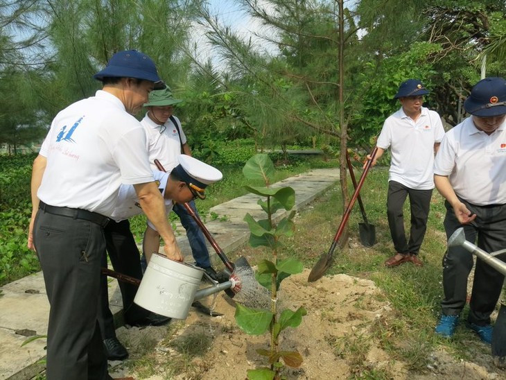 Membawa Rasa Cinta dari Daratan ke Kepulauan Truong Sa dan Anjungan DK-1 - ảnh 1