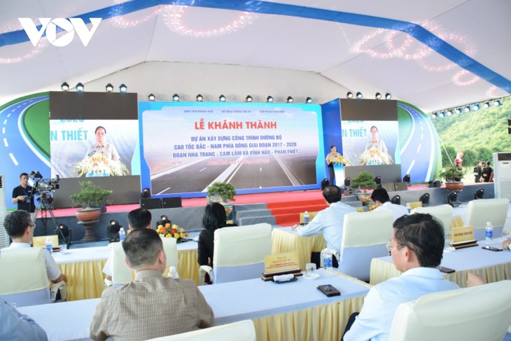 PM Vietnam, Pham Minh Chinh Nyatakan Peresmian Proyek-Proyek Unsur Ruas Jalan Nha Trang-Cam Lam dan Vinh Hao-Phan Thiet - ảnh 1