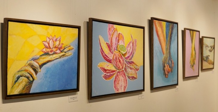 Pameran “Multi-Warna” - Permainan dengan Warna - ảnh 2