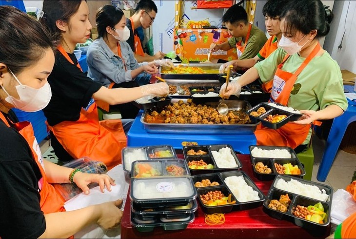 Klub Nasi 5.000 dan Porsi-Porsi Nasi yang Penuh Kasih Sayang - ảnh 1