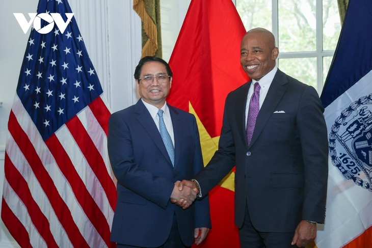 PM Pham Minh Chinh Menemui Walikota Kota New York, Eric Adams - ảnh 1